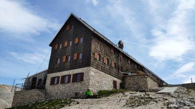 32 A Triglavski dom na Kredarici (2515 m)