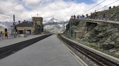 102 Gornergrat állomása a bakról