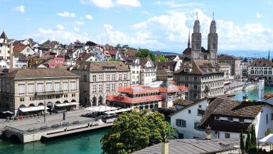 143 A Grossmünster a Limmat folyóval