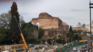 039 A Basilica di Massenzio romja oldalnézetből