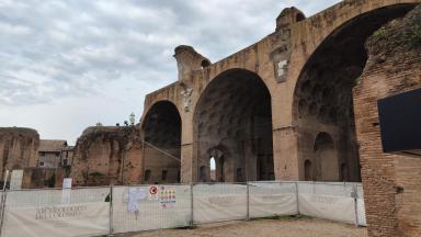 048 A Basilica di Massenzio közelebbről